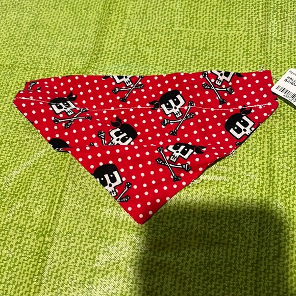 Other - - 3/$10 NEW pet dog collar slider bandanna red skulls